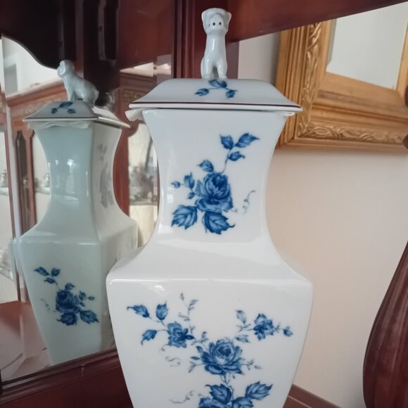Chinese Blue and White Vista Alegre Portugal Urns - Picture 10 of 15
